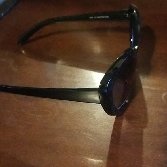 Sunglasses - Picture 3 of 5